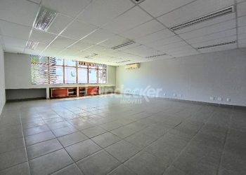Sala para alugar com 80m², 1 vaga no bairro Rio Branco em Porto Alegre