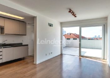 Apartamento para alugar com 119m², 2 dormitórios, 2 vagas no bairro Vila Ipiranga em Porto Alegre
