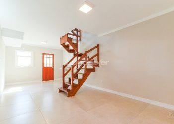 Casa para alugar com 103m², 2 dormitórios, 1 vaga no bairro Camaqua em Porto Alegre