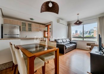Apartamento para alugar com 55m², 2 dormitórios, 1 vaga no bairro Auxiliadora em Porto Alegre