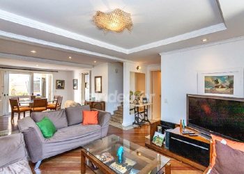 Casa em Condomínio para alugar com 344m², 4 dormitórios, 3 vagas no bairro Ipanema em Porto Alegre