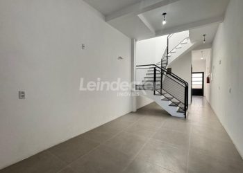 Casa para alugar com 120m², 2 dormitórios, 1 vaga no bairro Santana em Porto Alegre
