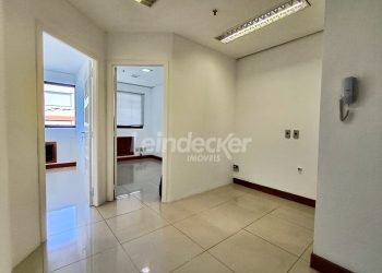 Sala para alugar com 39m², 1 vaga no bairro Três Figueiras em Porto Alegre