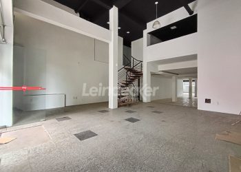 Loja para alugar com 430m², 1 vaga no bairro Floresta em Porto Alegre