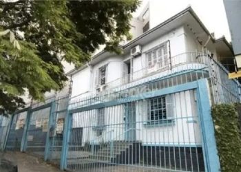 Casa Comercial para alugar com 250m², 4 vagas no bairro Petrópolis em Porto Alegre