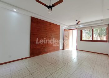 Casa para alugar com 135m², 3 dormitórios, 2 vagas no bairro Nonoai em Porto Alegre