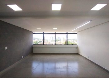 Sala para alugar com 37m², 1 vaga no bairro Cristal em Porto Alegre