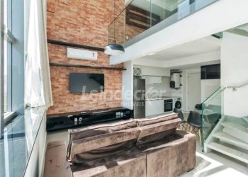 Duplex para alugar com 80m², 1 dormitório, 2 vagas no bairro Chácara das Pedras em Porto Alegre