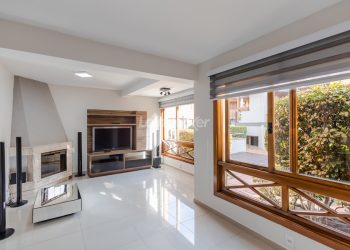 Casa em Condomínio para alugar com 244m², 3 dormitórios, 2 vagas no bairro Boa Vista em Porto Alegre