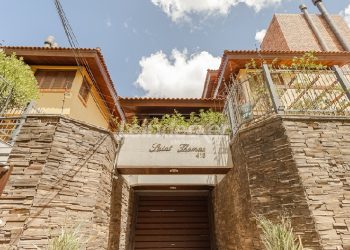 Casa em Condomínio para alugar com 244m², 3 dormitórios, 2 vagas no bairro Boa Vista em Porto Alegre