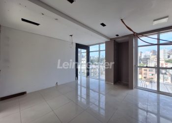 Conjunto para alugar com 96m², 2 vagas no bairro Petrópolis em Porto Alegre