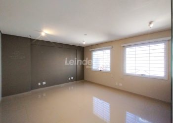 Sala para alugar com 32m², 1 vaga no bairro Auxiliadora em Porto Alegre