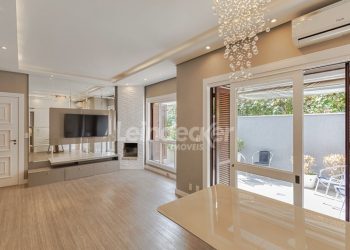 Apartamento para alugar com 200m², 3 dormitórios, 1 vaga no bairro Moinhos de Vento em Porto Alegre