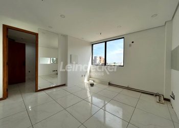 Sala para alugar com 28m², 1 vaga no bairro Menino Deus em Porto Alegre