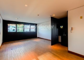 Sala para alugar com 41m², 1 vaga no bairro Três Figueiras em Porto Alegre