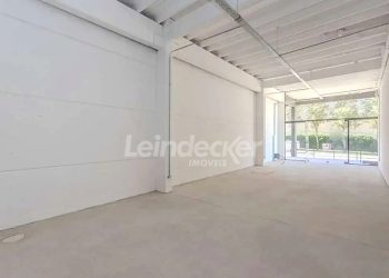 Loja para alugar com 83m², 10 vagas no bairro Cavalhada em Porto Alegre