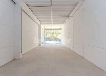 Loja para alugar com 83m², 10 vagas no bairro Cavalhada em Porto Alegre