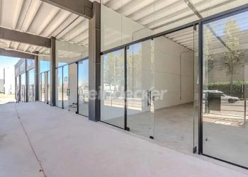 Loja para alugar com 83m², 10 vagas no bairro Cavalhada em Porto Alegre