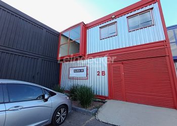 Loja para alugar com 165m², 2 vagas no bairro Navegantes em Porto Alegre