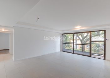 Apartamento para alugar com 107m², 3 dormitórios, 2 vagas no bairro Chácara das Pedras em Porto Alegre