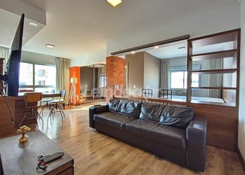 Apartamento para alugar com 75m², 1 dormitório, 2 vagas no bairro Menino Deus em Porto Alegre
