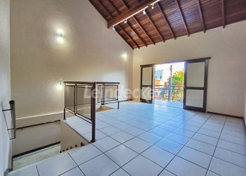 Casa para alugar com 150m², 3 dormitórios, 2 vagas no bairro Passo d'Areia em Porto Alegre