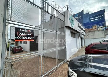 Depósito para alugar com 100m², 1 vaga no bairro Jardim Carvalho em Porto Alegre