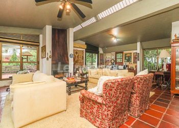 Casa para alugar com 589m², 4 dormitórios, 6 vagas no bairro Vila Assunção em Porto Alegre