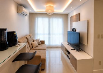 Apartamento para alugar com 56m², 2 dormitórios, 1 vaga no bairro Azenha em Porto Alegre