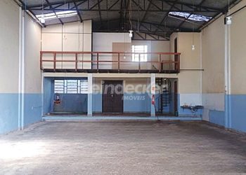 Depósito para alugar com 250m², 2 vagas no bairro Alto Petrópolis em Porto Alegre
