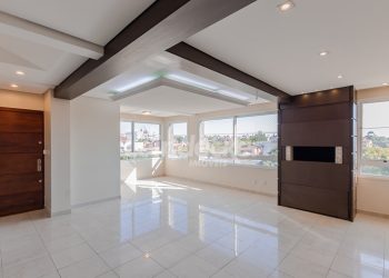 Apartamento para alugar com 121m², 3 dormitórios, 2 vagas no bairro Jardim Planalto em Porto Alegre