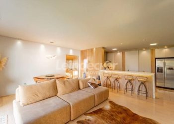 Casa para alugar com 96m², 3 dormitórios, 2 vagas no bairro Jardim Itu Sabará em Porto Alegre