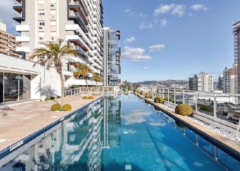 Apartamento para alugar com 52m², 1 dormitório, 1 vaga no bairro Petrópolis em Porto Alegre