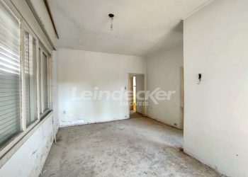 Casa Comercial para alugar com 326m², 3 dormitórios, 3 vagas no bairro Navegantes em Porto Alegre