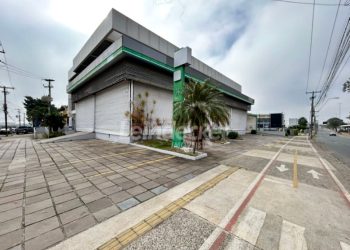 Loja para alugar com 1.200m², 15 vagas no bairro Jardim Lindóia em Porto Alegre