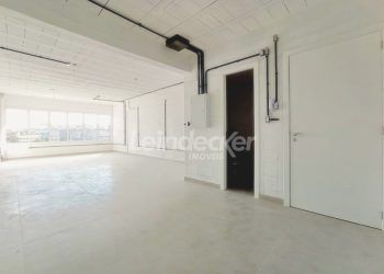 Sala para alugar com 46m², 2 vagas no bairro Vila Nova em Porto Alegre