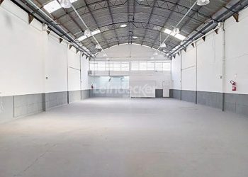Depósito para alugar com 500m², 3 vagas no bairro Jardim Botânico em Porto Alegre