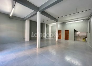 Loja para alugar com 100m², 3 vagas no bairro São Geraldo em Porto Alegre