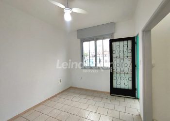Casa para alugar com 120m², 3 dormitórios, 2 vagas no bairro Glória em Porto Alegre