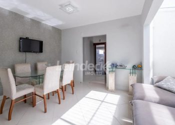 Casa para alugar com 306m², 3 dormitórios, 3 vagas no bairro Menino Deus em Porto Alegre