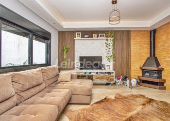 Casa para alugar com 243m², 2 dormitórios, 4 vagas no bairro Sarandi em Porto Alegre