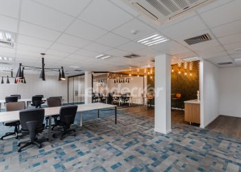 Prédio para alugar com 689m², 4 vagas no bairro Petrópolis em Porto Alegre