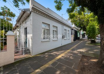 Casa Comercial para alugar com 85m² no bairro Floresta em Porto Alegre