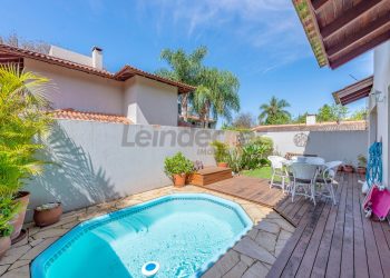 Casa em Condomínio à venda com 290m², 4 dormitórios, 2 suítes, 2 vagas no bairro Ipanema em Porto Alegre