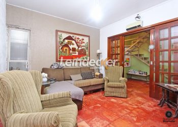 Casa à venda com 114m², 3 dormitórios, 1 suíte no bairro Rio Branco em Porto Alegre
