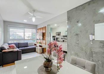Apartamento à venda com 67m², 2 dormitórios, 1 suíte, 2 vagas no bairro Jardim Lindóia em Porto Alegre