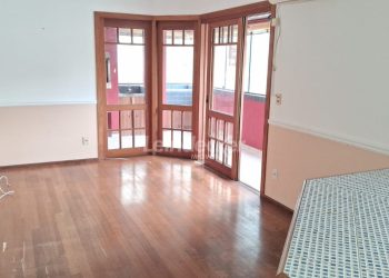 Apartamento à venda com 75m², 2 dormitórios, 1 suíte, 1 vaga no bairro Petrópolis em Porto Alegre