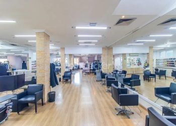 Loja à venda com 321m², 3 vagas no bairro Menino Deus em Porto Alegre