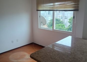 Apartamento à venda com 65m², 1 dormitório, 1 suíte, 1 vaga no bairro Santo Antônio em Porto Alegre