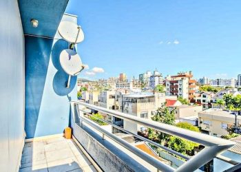 Cobertura à venda com 122m², 2 dormitórios, 2 vagas no bairro Santana em Porto Alegre